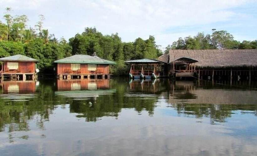 호텔 Shiny Lakeside Resort