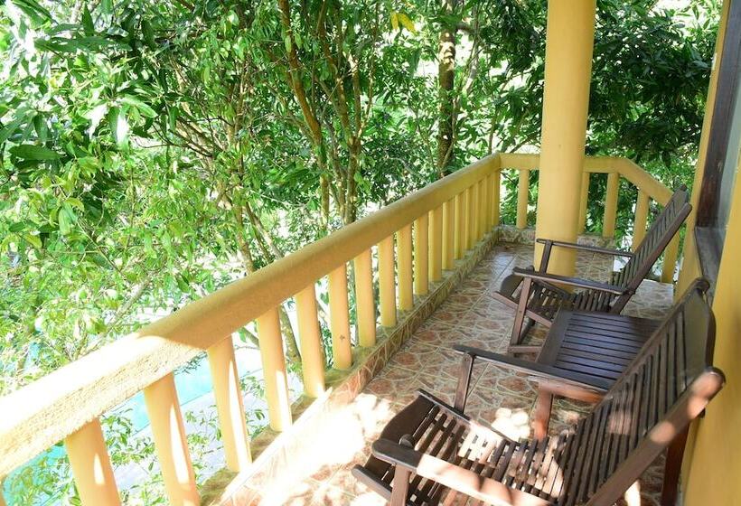 호텔 Shiny Lakeside Resort