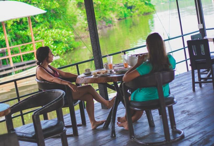 호텔 Shiny Lakeside Resort