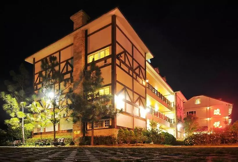 Jun Yue Hanging Garden Resort