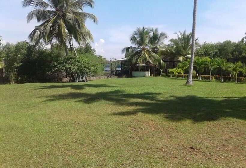 Пансион Cinnamon Lake Inn