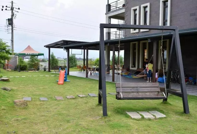 تختخواب و صبحانه Lanyang Beach Villa