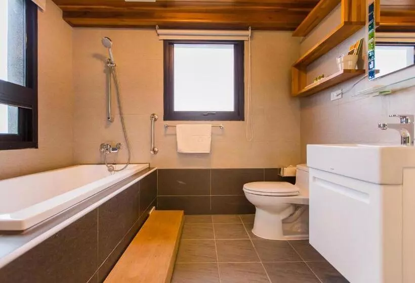 تختخواب و صبحانه Lanyang Beach Villa