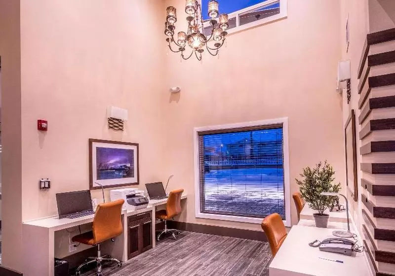 ホテル Best Western Plus Chateau Fort St. John