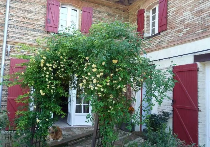 Hotelli Logis Domaine De Peyrolade