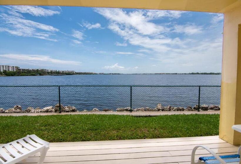 酒店 Palm Beach Waterfront Suites