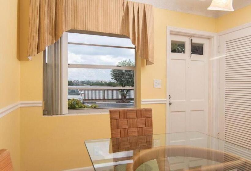 酒店 Palm Beach Waterfront Suites