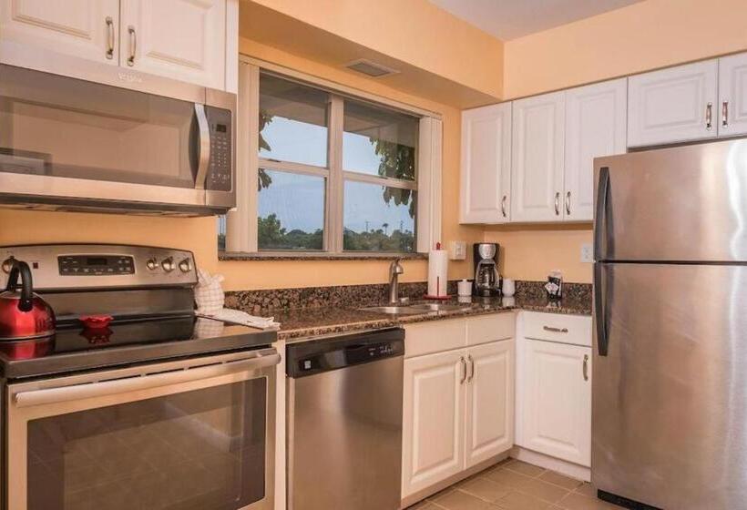 酒店 Palm Beach Waterfront Suites