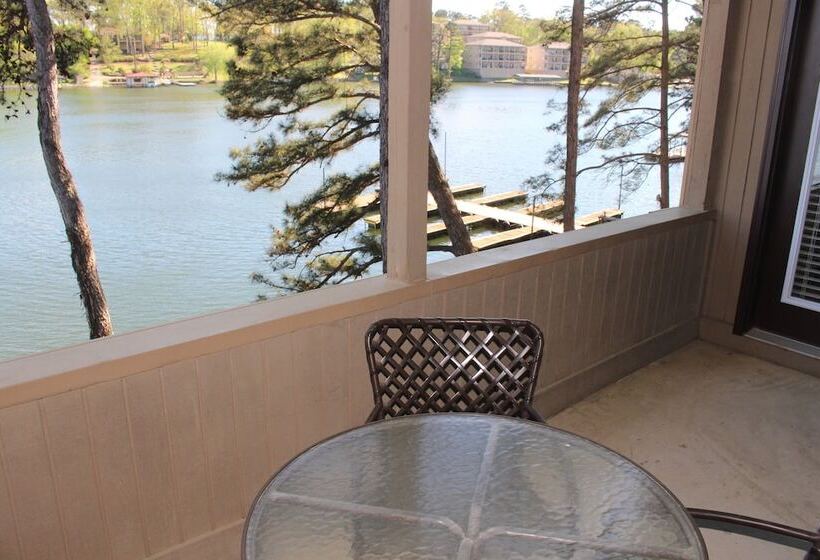 فندق The Wharf Resort