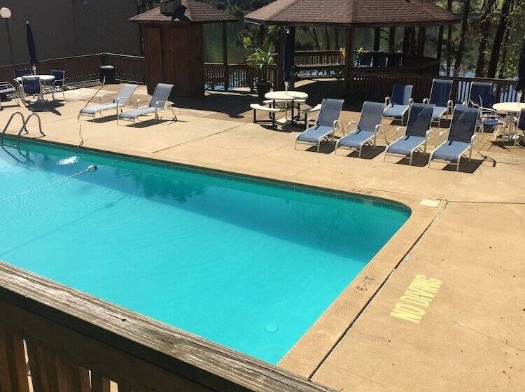 فندق The Wharf Resort