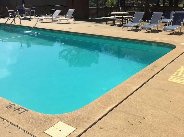 فندق The Wharf Resort