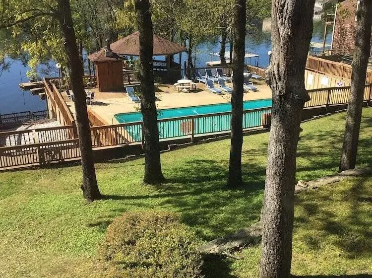 ホテル The Wharf Resort