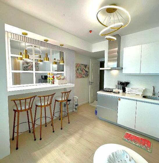 Отель Azure Paranaque Staycation By The Lush   Bahamas