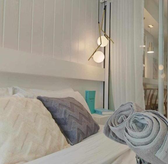 Отель Azure Paranaque Staycation By The Lush   Bahamas