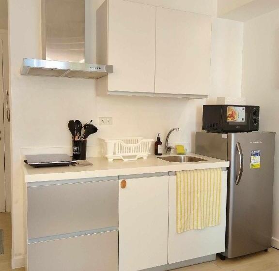 Отель Azure Paranaque Staycation By The Lush   Bahamas