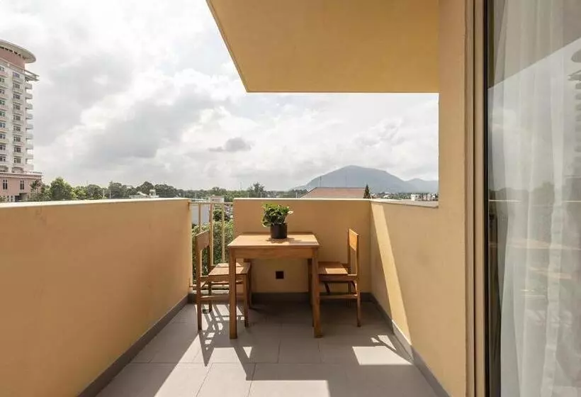 Cát Vàng Hotel & Apartment