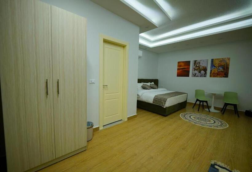 هتل Simple Street Apartment