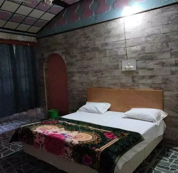 Oyo Hotel Blue Star