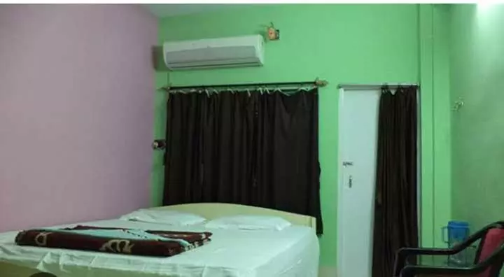 Oyo Hotel Blue Star