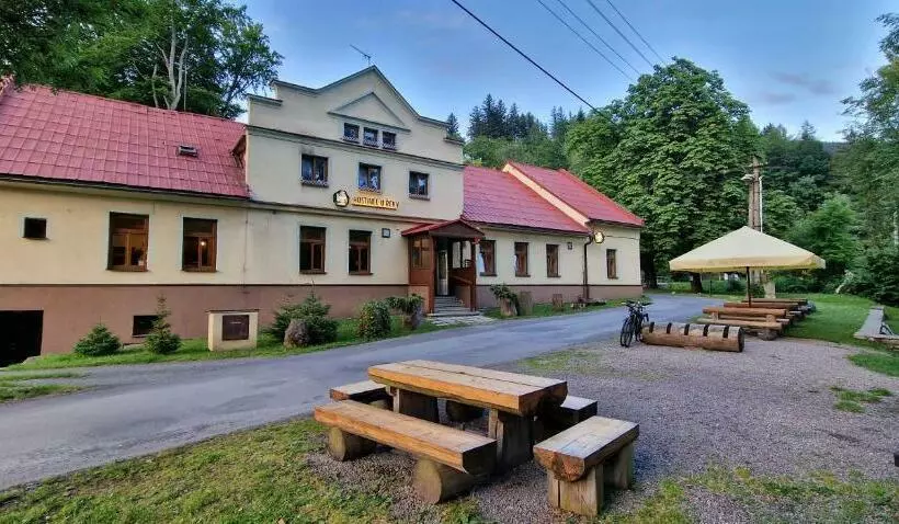 Retkeilymaja Hostinec U řeky