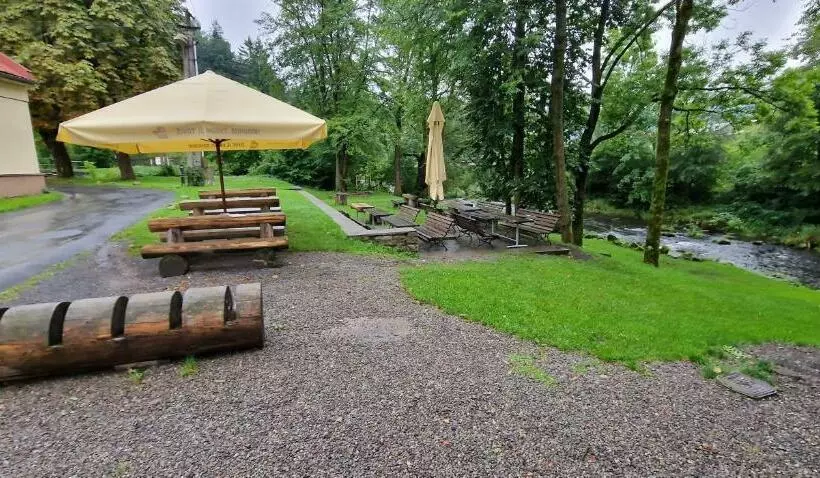 Retkeilymaja Hostinec U řeky