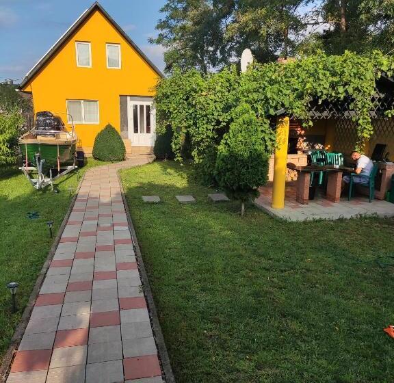 ペンション La Prietenicu