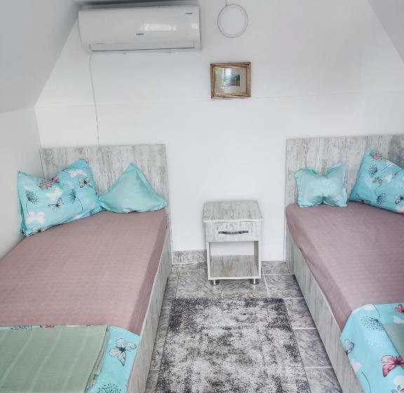 ペンション La Prietenicu