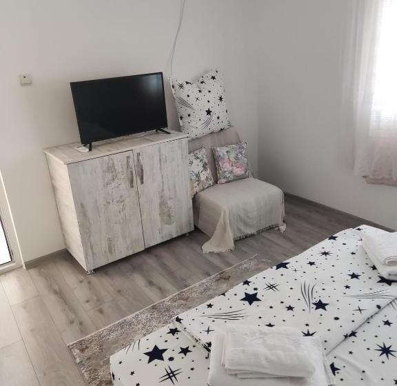 ペンション La Prietenicu