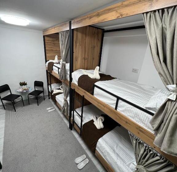 هتل کپسول Happiness Hostel