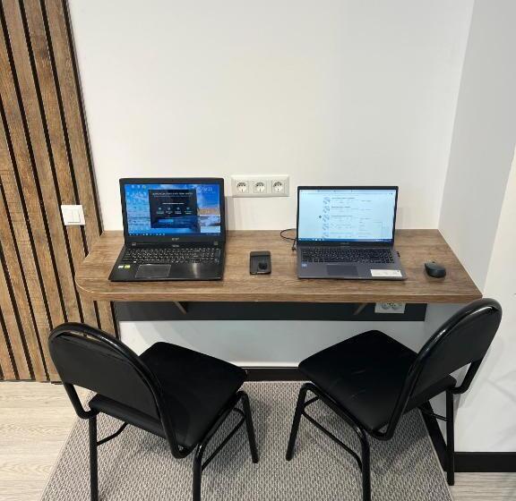 هتل کپسول Happiness Hostel