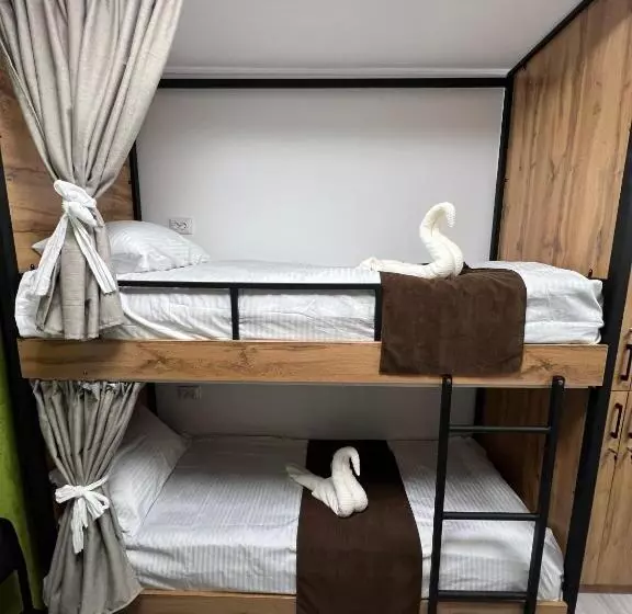 هتل کپسول Happiness Hostel