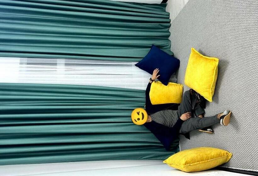 هتل کپسول Happiness Hostel