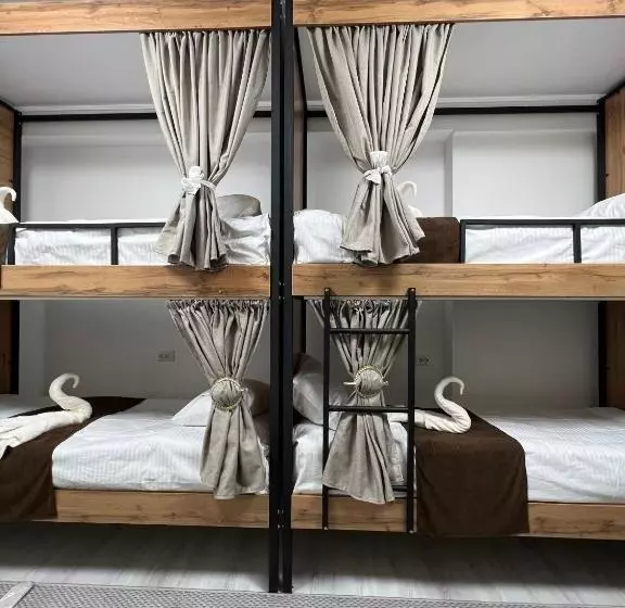 هتل کپسول Happiness Hostel