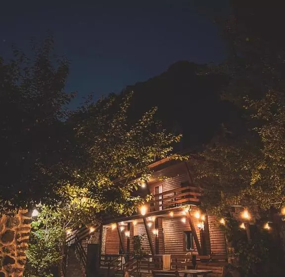 Alberg Guesthouse Pashko