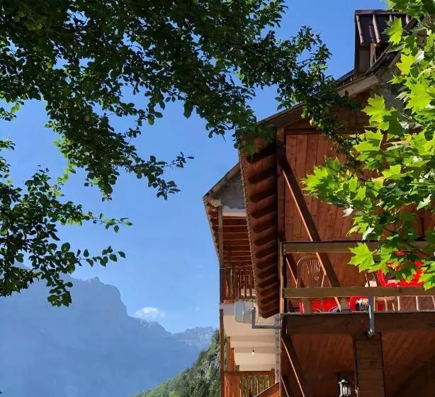 Alberg Guesthouse Pashko