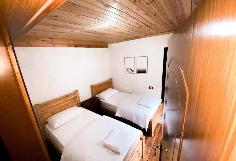 Alberg Guesthouse Pashko