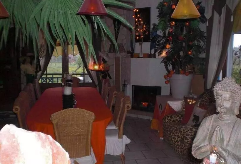 Aamiaismajoitus (B&B) Chambres D Hotes La Maison Bleue