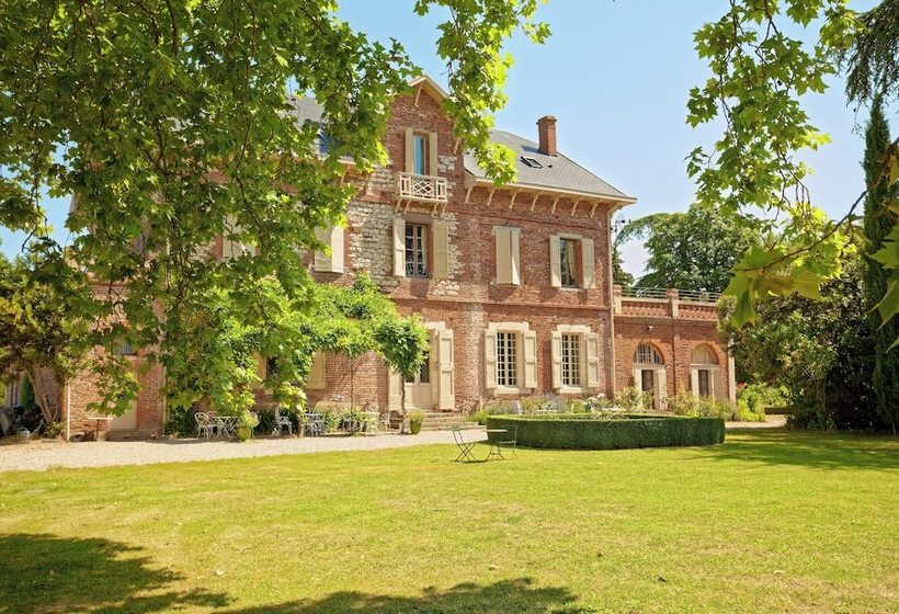 تختخواب و صبحانه Domaine Du Buc, Le Chateau