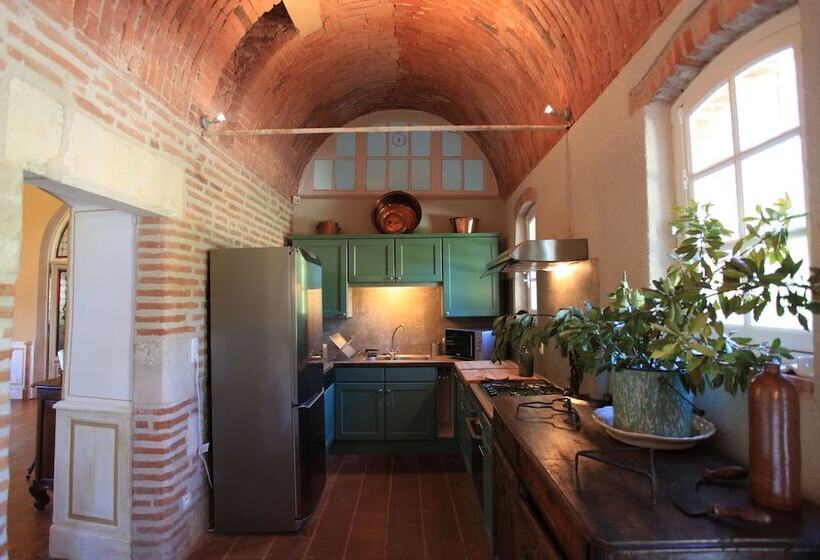 تختخواب و صبحانه Domaine Du Buc, Le Chateau