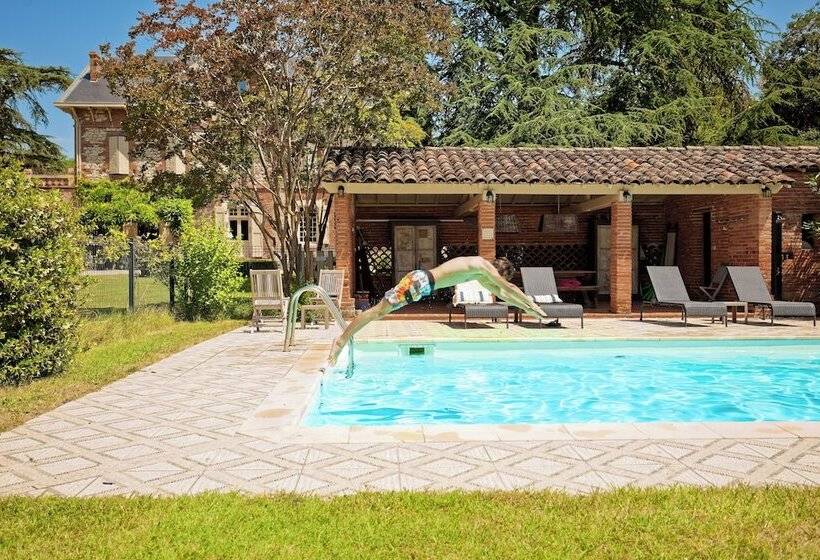 تختخواب و صبحانه Domaine Du Buc, Le Chateau