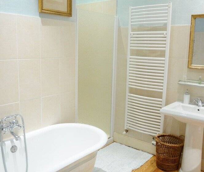 تختخواب و صبحانه Domaine Du Buc, Le Chateau