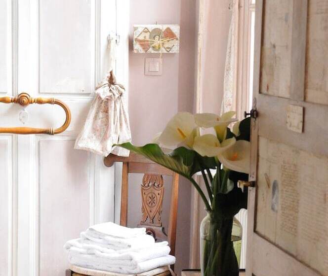 تختخواب و صبحانه Domaine Du Buc, Le Chateau