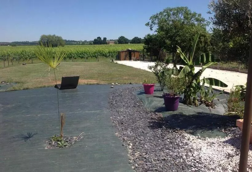 تختخواب و صبحانه Le Sang Des Vignes