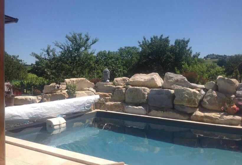 تختخواب و صبحانه Le Sang Des Vignes