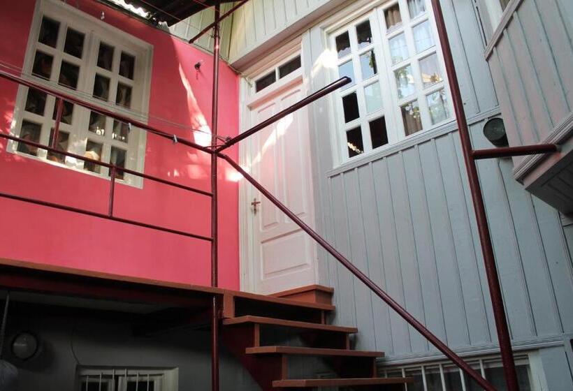 Hostel Old City Sololaki