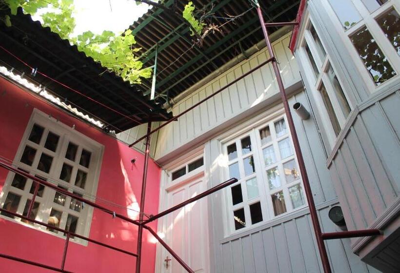 Hostel Old City Sololaki