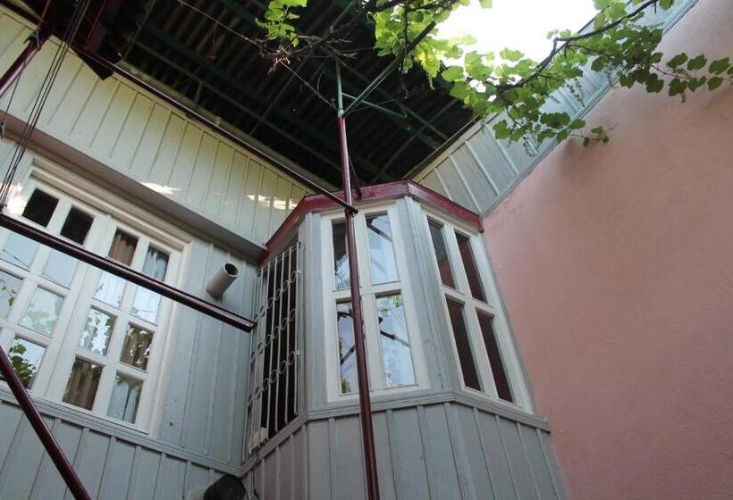Hostel Old City Sololaki