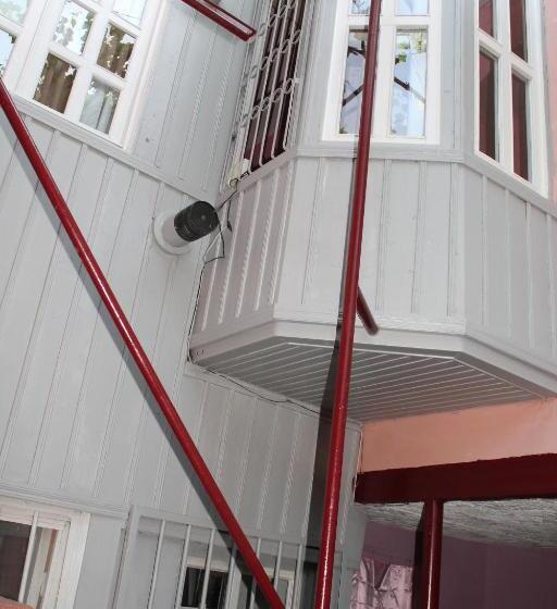 Hostel Old City Sololaki