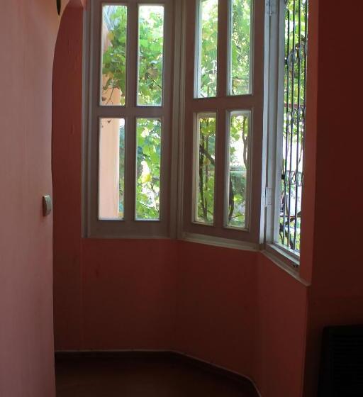 Hostel Old City Sololaki