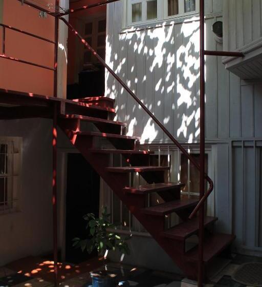 Hostel Old City Sololaki